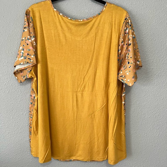 Abstract Dot Print Pleated Short Sleeve Contrast Womens Plus Size Golden Blouse - Picture 4 of 9